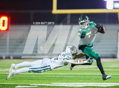 Thumbnail 1 in Aurora vs. Ursuline (OHSAA Division 3 Round 3) photogallery.