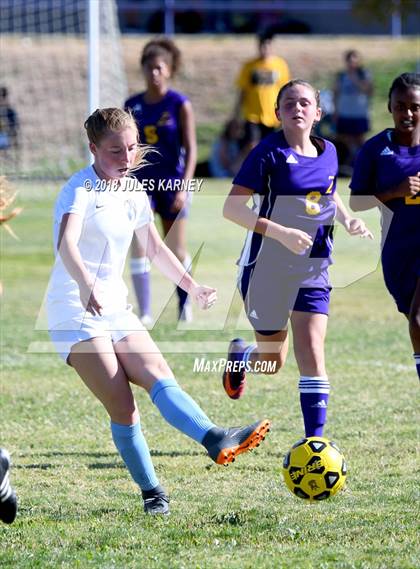 Thumbnail 3 in Foothill vs Durango photogallery.