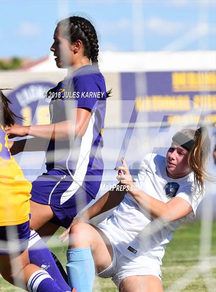 Thumbnail 2 in Foothill vs Durango photogallery.