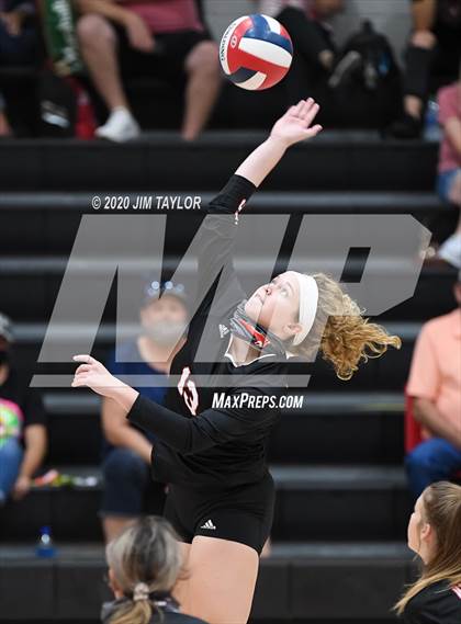 Thumbnail 1 in Benbrook vs Mineral Wells  photogallery.