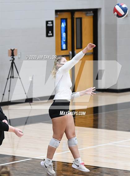 Thumbnail 3 in Benbrook vs Mineral Wells  photogallery.