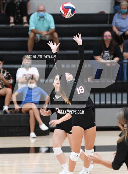 Thumbnail 1 in Benbrook vs Mineral Wells  photogallery.