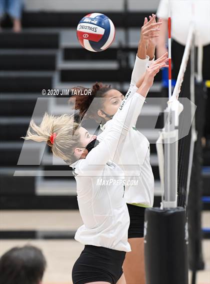 Thumbnail 1 in Benbrook vs Mineral Wells  photogallery.