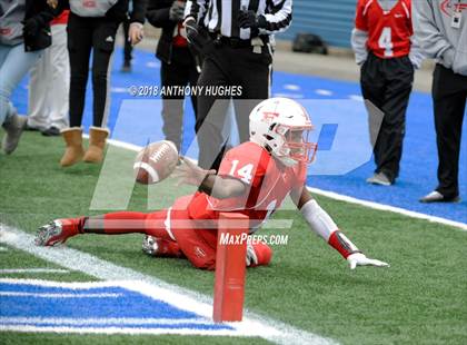 Thumbnail 3 in William Floyd vs. Freeport (Section 8 D1 Long Island Final) photogallery.