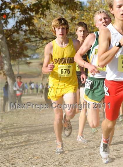 Thumbnail 2 in CIF State Cross Country Championships (Boys Division III) photogallery.
