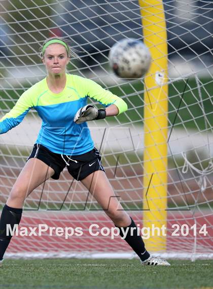 Thumbnail 3 in Grandview vs. Regis Jesuit (CHSAA 5A Playoff First Round) photogallery.