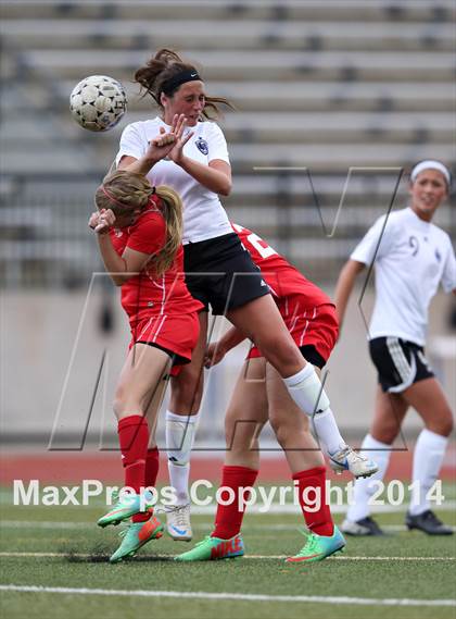 Thumbnail 3 in Grandview vs. Regis Jesuit (CHSAA 5A Playoff First Round) photogallery.