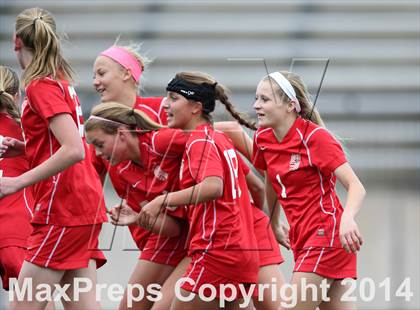 Thumbnail 2 in Grandview vs. Regis Jesuit (CHSAA 5A Playoff First Round) photogallery.