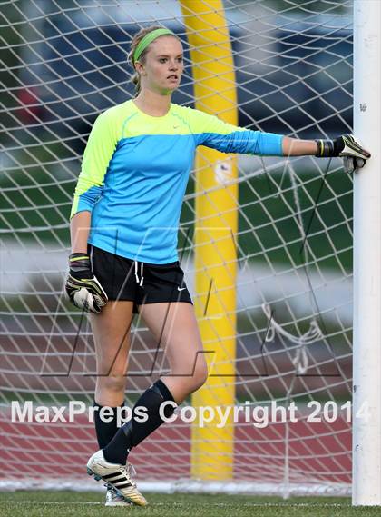 Thumbnail 1 in Grandview vs. Regis Jesuit (CHSAA 5A Playoff First Round) photogallery.
