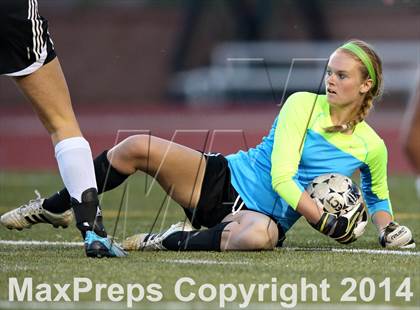 Thumbnail 2 in Grandview vs. Regis Jesuit (CHSAA 5A Playoff First Round) photogallery.