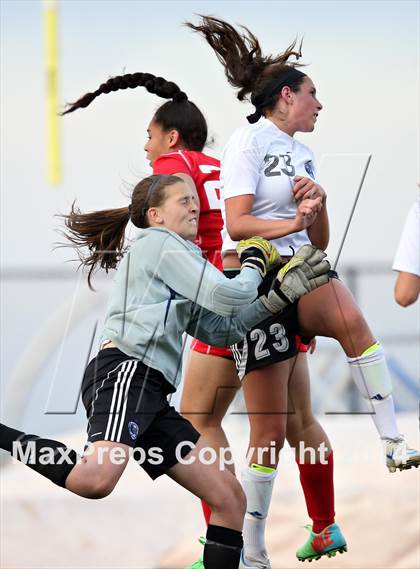 Thumbnail 2 in Grandview vs. Regis Jesuit (CHSAA 5A Playoff First Round) photogallery.
