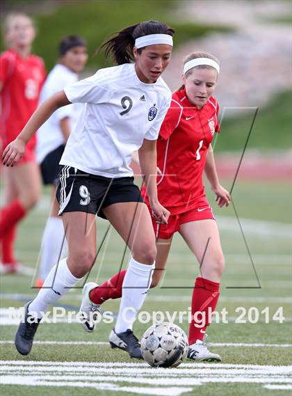 Thumbnail 1 in Grandview vs. Regis Jesuit (CHSAA 5A Playoff First Round) photogallery.