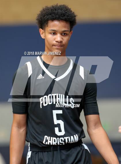 Thumbnail 1 in Foothills Christian vs Sierra Canyon (CIF Open Division Regional 1st Round) photogallery.