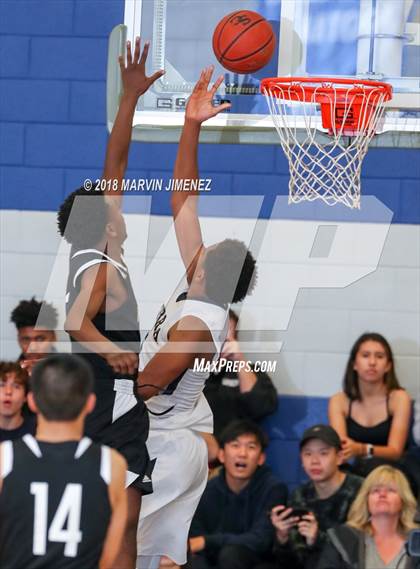 Thumbnail 3 in Foothills Christian vs Sierra Canyon (CIF Open Division Regional 1st Round) photogallery.