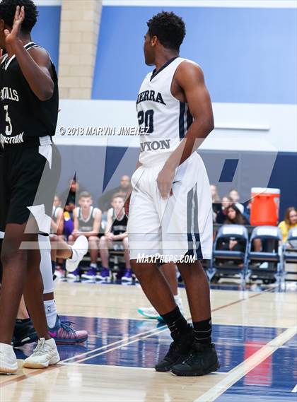 Thumbnail 2 in Foothills Christian vs Sierra Canyon (CIF Open Division Regional 1st Round) photogallery.