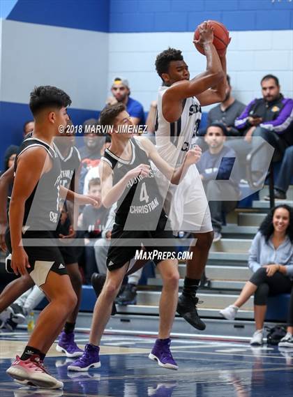 Thumbnail 3 in Foothills Christian vs Sierra Canyon (CIF Open Division Regional 1st Round) photogallery.