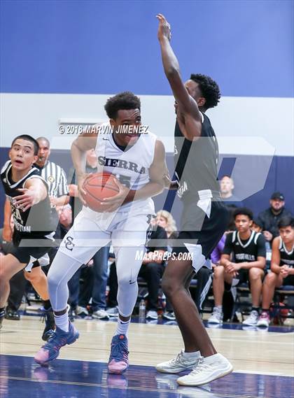 Thumbnail 2 in Foothills Christian vs Sierra Canyon (CIF Open Division Regional 1st Round) photogallery.