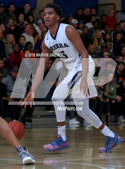 Thumbnail 1 in Foothills Christian vs Sierra Canyon (CIF Open Division Regional 1st Round) photogallery.