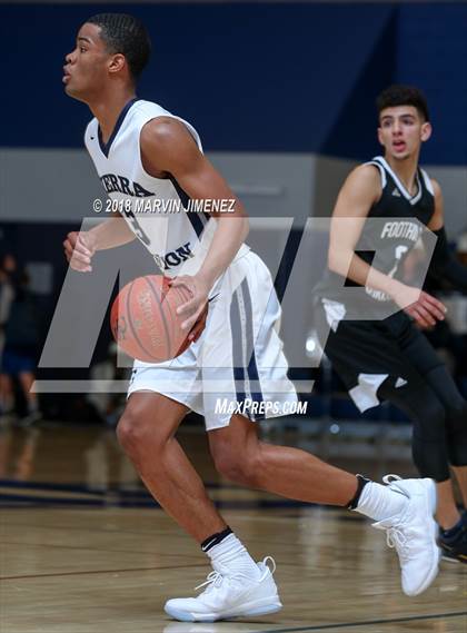 Thumbnail 3 in Foothills Christian vs Sierra Canyon (CIF Open Division Regional 1st Round) photogallery.
