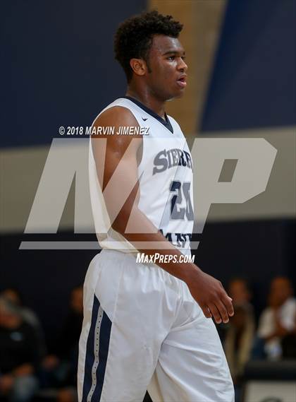 Thumbnail 1 in Foothills Christian vs Sierra Canyon (CIF Open Division Regional 1st Round) photogallery.