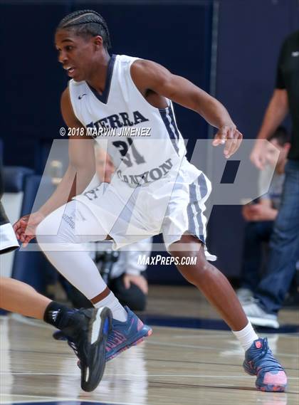 Thumbnail 1 in Foothills Christian vs Sierra Canyon (CIF Open Division Regional 1st Round) photogallery.