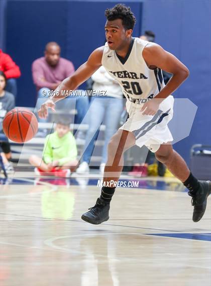 Thumbnail 1 in Foothills Christian vs Sierra Canyon (CIF Open Division Regional 1st Round) photogallery.