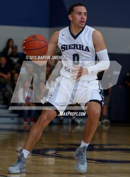 Thumbnail 3 in Foothills Christian vs Sierra Canyon (CIF Open Division Regional 1st Round) photogallery.