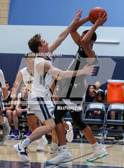Thumbnail 3 in Foothills Christian vs Sierra Canyon (CIF Open Division Regional 1st Round) photogallery.