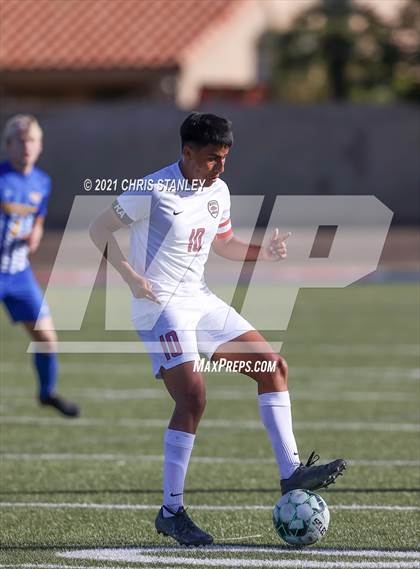 Thumbnail 2 in Prescott vs. Walden Grove (AIA 4A Semifinal) photogallery.