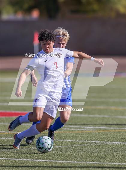 Thumbnail 1 in Prescott vs. Walden Grove (AIA 4A Semifinal) photogallery.