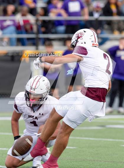 Thumbnail 2 in Shiner @ Iola (UIL 2A D2 Football Regional Semifinal) photogallery.