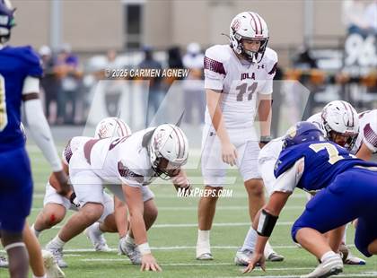 Thumbnail 3 in Shiner @ Iola (UIL 2A D2 Football Regional Semifinal) photogallery.