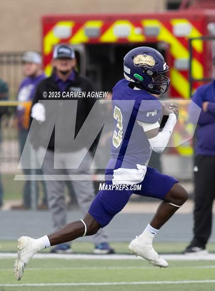 Thumbnail 2 in Shiner @ Iola (UIL 2A D2 Football Regional Semifinal) photogallery.