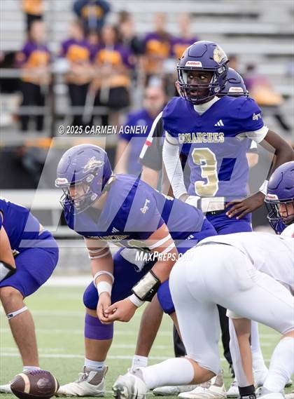 Thumbnail 3 in Shiner @ Iola (UIL 2A D2 Football Regional Semifinal) photogallery.