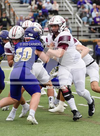 Thumbnail 2 in Shiner @ Iola (UIL 2A D2 Football Regional Semifinal) photogallery.
