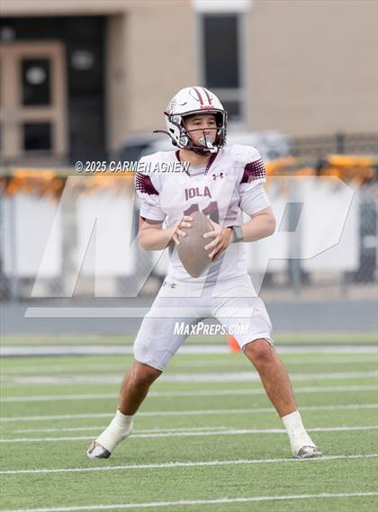 Thumbnail 1 in Shiner @ Iola (UIL 2A D2 Football Regional Semifinal) photogallery.