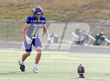 Thumbnail 2 in Shiner @ Iola (UIL 2A D2 Football Regional Semifinal) photogallery.