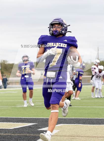 Thumbnail 2 in Shiner @ Iola (UIL 2A D2 Football Regional Semifinal) photogallery.