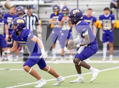 Thumbnail 3 in Shiner @ Iola (UIL 2A D2 Football Regional Semifinal) photogallery.