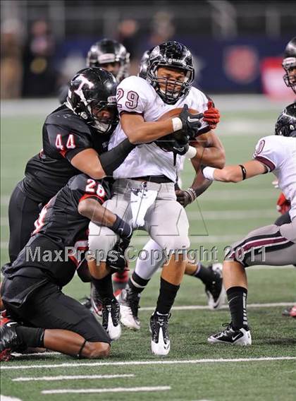 Thumbnail 3 in Trinity vs. Pearland (UIL 5A Division 1 Final) photogallery.