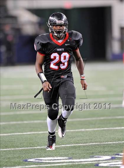 Thumbnail 3 in Trinity vs. Pearland (UIL 5A Division 1 Final) photogallery.