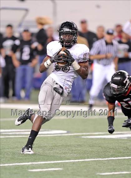 Thumbnail 1 in Trinity vs. Pearland (UIL 5A Division 1 Final) photogallery.