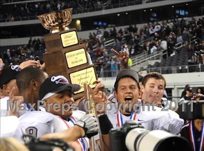 Thumbnail 2 in Trinity vs. Pearland (UIL 5A Division 1 Final) photogallery.