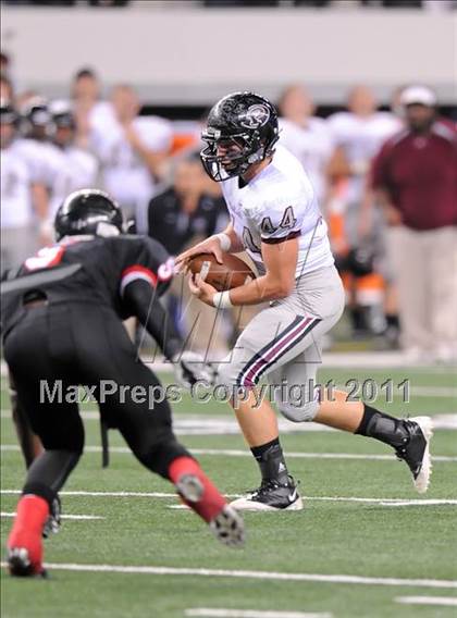 Thumbnail 1 in Trinity vs. Pearland (UIL 5A Division 1 Final) photogallery.