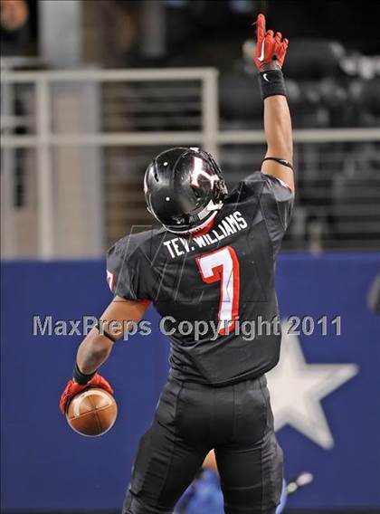 Thumbnail 1 in Trinity vs. Pearland (UIL 5A Division 1 Final) photogallery.