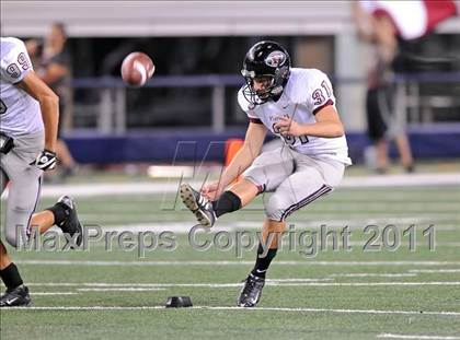 Thumbnail 2 in Trinity vs. Pearland (UIL 5A Division 1 Final) photogallery.