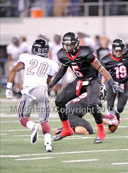 Thumbnail 3 in Trinity vs. Pearland (UIL 5A Division 1 Final) photogallery.