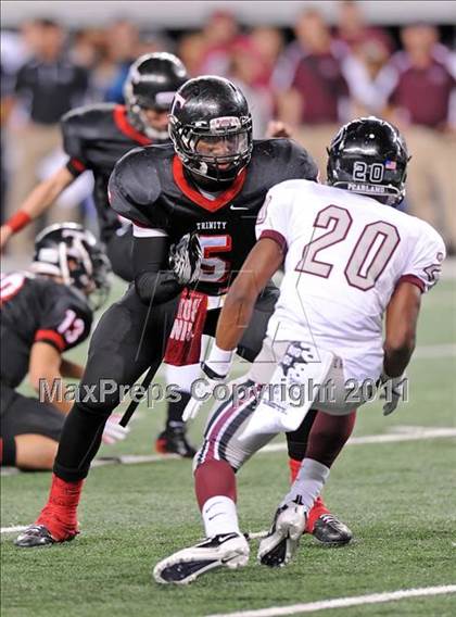 Thumbnail 3 in Trinity vs. Pearland (UIL 5A Division 1 Final) photogallery.