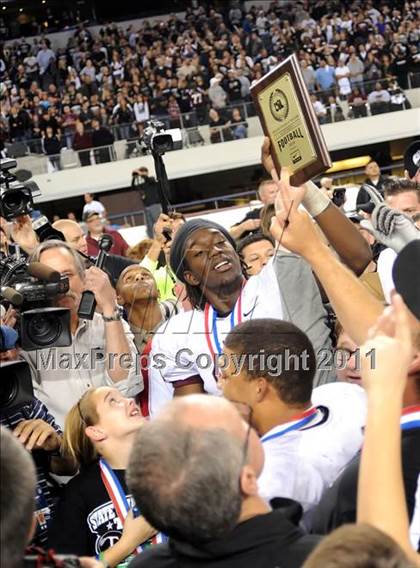 Thumbnail 3 in Trinity vs. Pearland (UIL 5A Division 1 Final) photogallery.