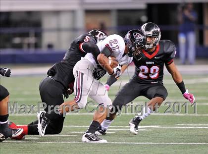 Thumbnail 1 in Trinity vs. Pearland (UIL 5A Division 1 Final) photogallery.